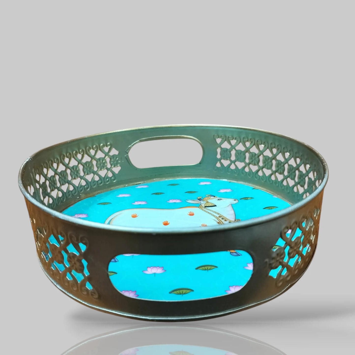 Elegant 8 Inch Pichwai Cow Tray – Krishna’s Leela Artwork for Spiritual Spaces