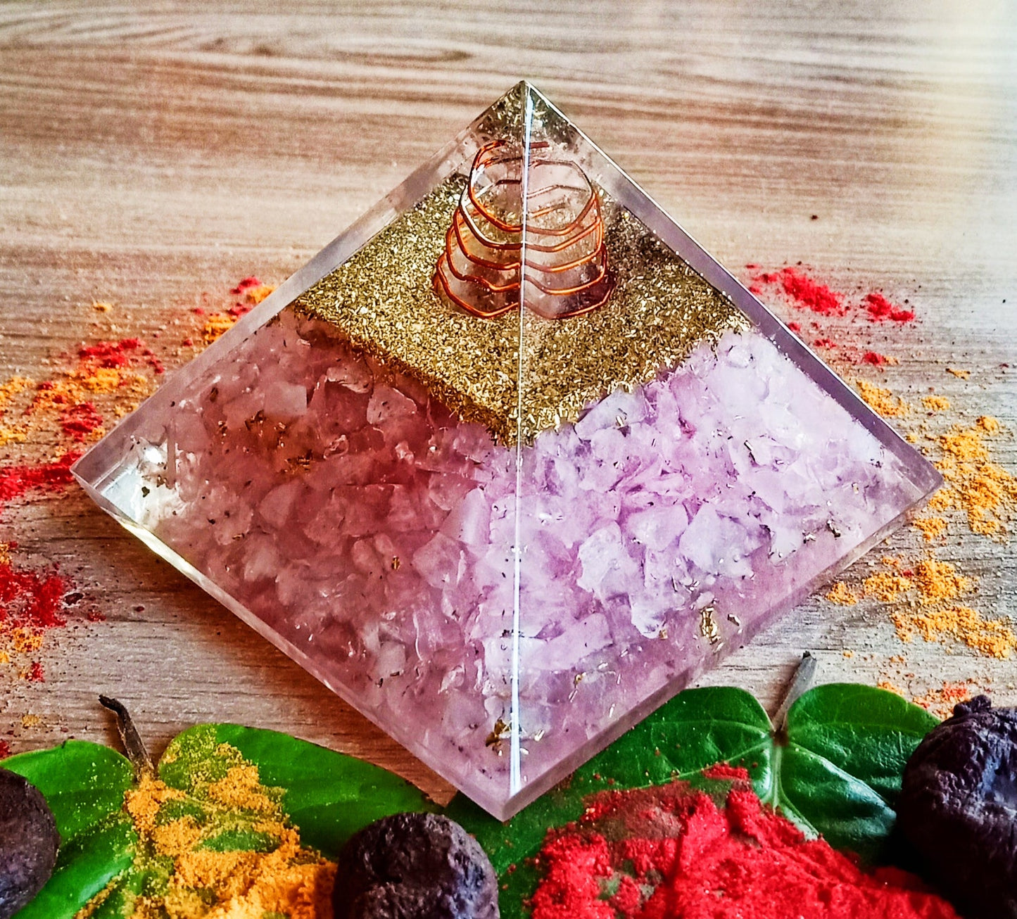 Pyramid Orgone / Reiki Crystal Healing Chakra/ Rose Quartz (7cms L * 7 cms B * 6 cms H)