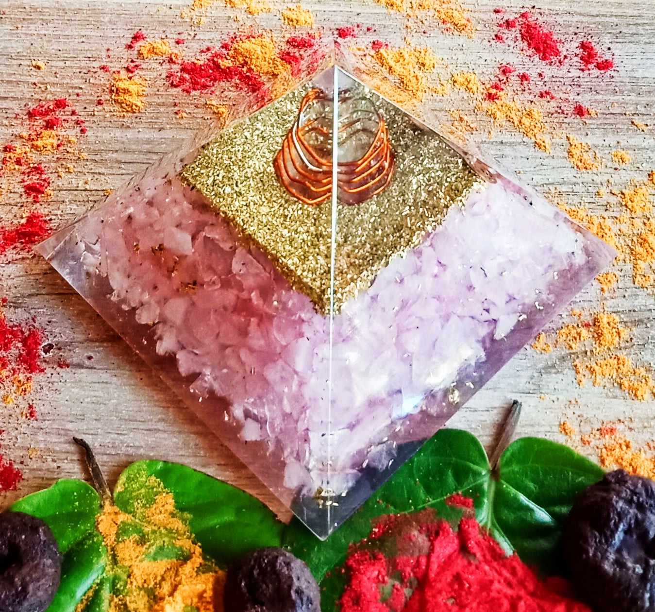 Pyramid Orgone / Reiki Crystal Healing Chakra/ Rose Quartz (7cms L * 7 cms B * 6 cms H)